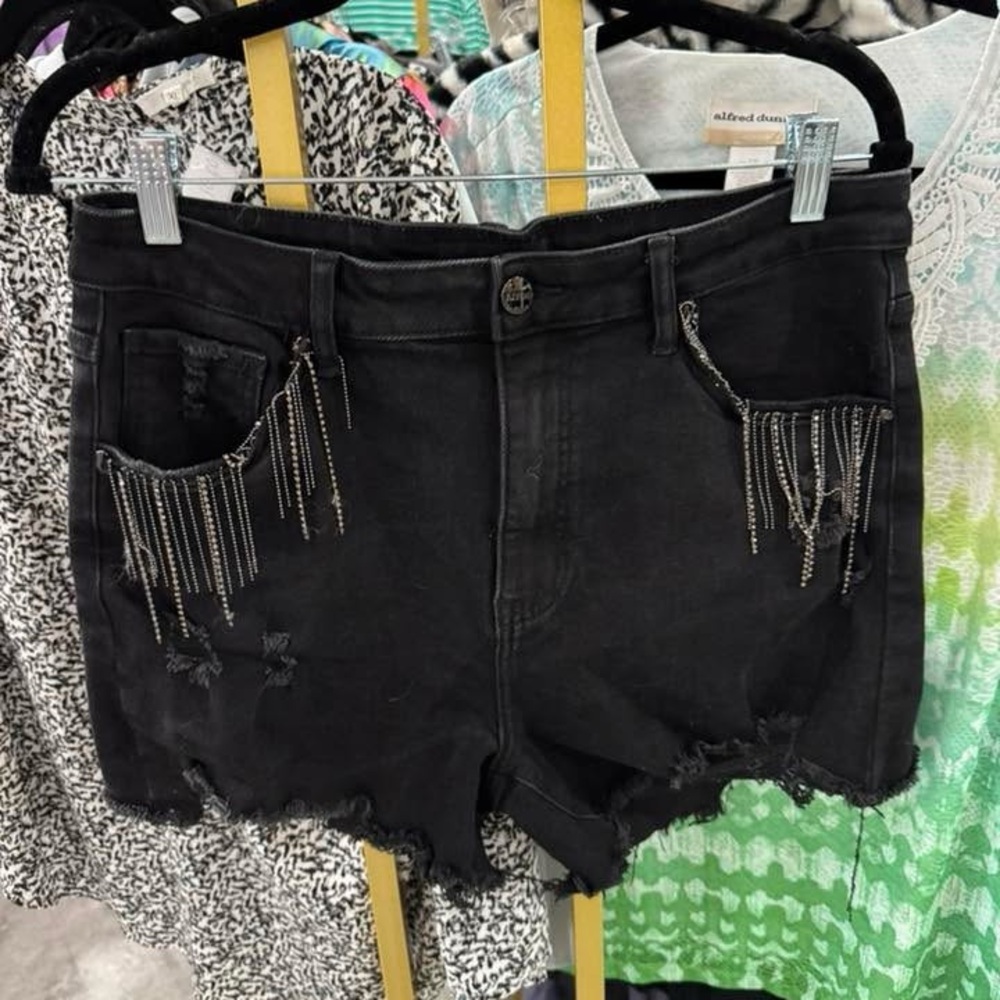 Stylish Black Jean Shorts with Chain Accents